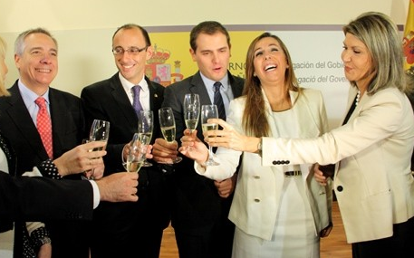Brindis de en la Delegación del Gobierno en Cataluña la víspera del Día de la Constitución.