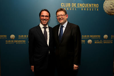 El secretario general del PSPV, Ximo Puig (derecha), con el vicepresidente del Club Manuel Broseta, Francisco Martínez (izquierda).
