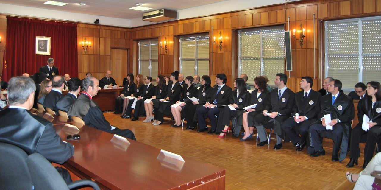 Acto de entrega de despachos a los alumnos de la Escuela Judicial.