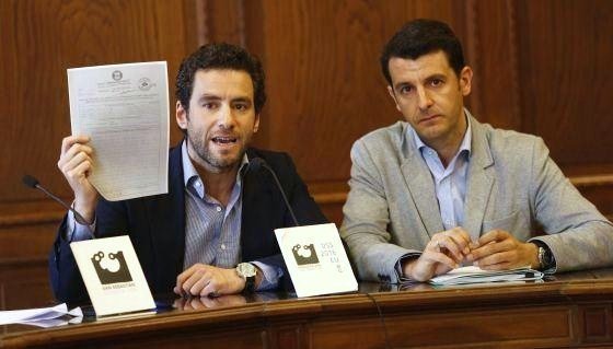 Borja Semper y el portavoz del PP en San Sebastián, Ramón Gómez Ugalde.