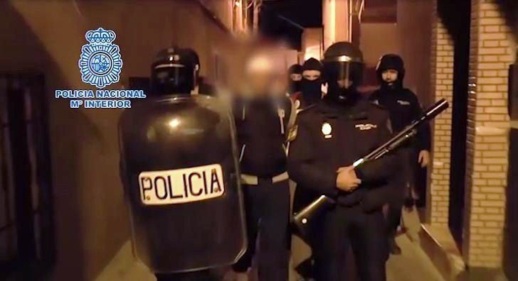 La Policía Nacional se lleva detenido a un presunto yihadista en Ceuta.