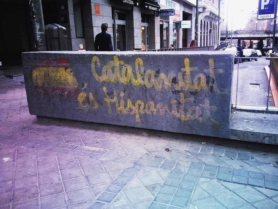Pintada junto al Círculo Catalán de Madrid.