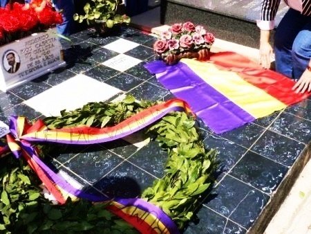 Homenaje a los republicanos fusilados en el cementerio de Paterna (Valencia).