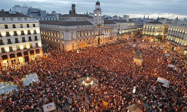 Imágen de las protestas del 15-M en la Puerta del Sol de Madrid. Fotografía DRY Madrid