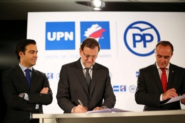 Firma entre Mariano Rajoy y Javier Esparza para que PP y UPN concurran a las elecciones generales (Fotografía: @marianorajoy)