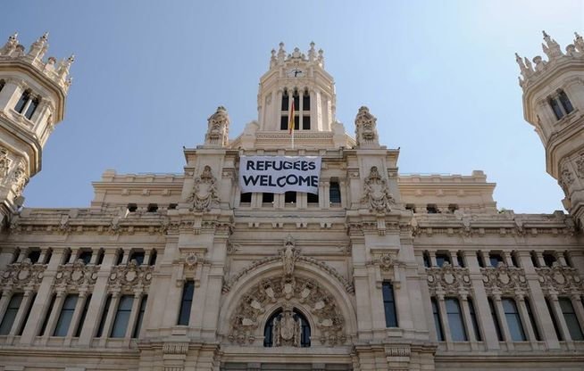 Pancarta en el ayuntamiento de Madrid.
