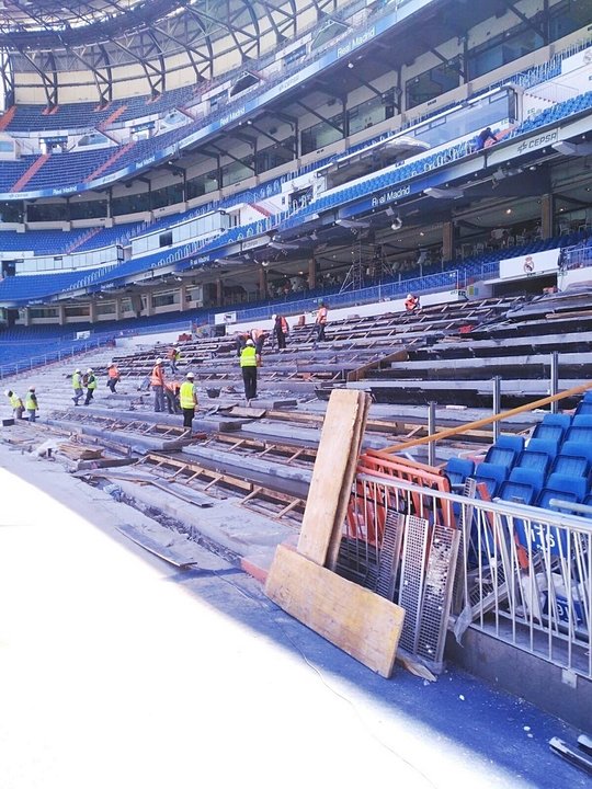Obras en el fondo sur del Estadio Santiago Bernabéu.
