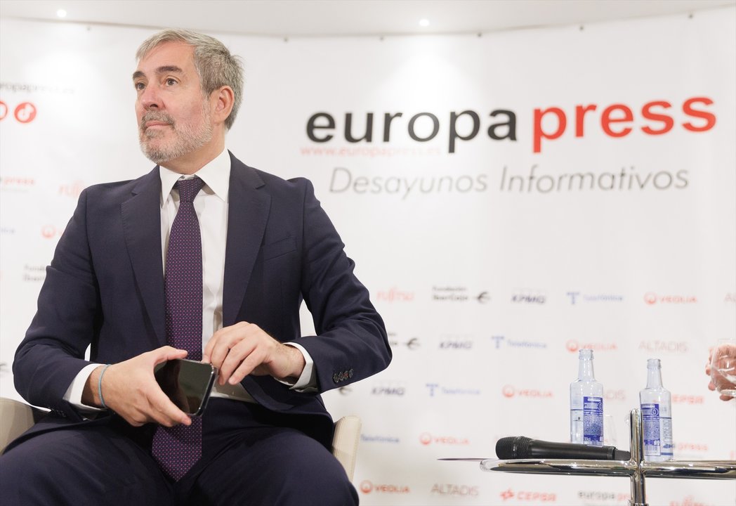 El presidente del Gobierno de Canarias, Fernando Clavijo, durante un desayuno informativo de Europa Press, en el Hyatt Regency Hesperia Madrid, a 5 de octubre de 2023, en Madrid (España).