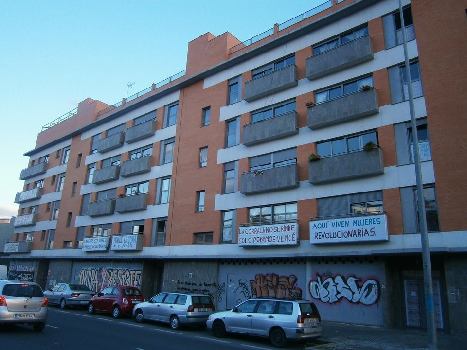 Edificio de viviendas ocupado en Sevilla, con el nombre de Corrala Utopía.