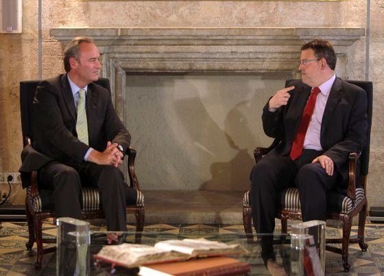 Alberto Fabra y Ximo Puig, en un encuentro en el Palau de la Generalitat valenciana.