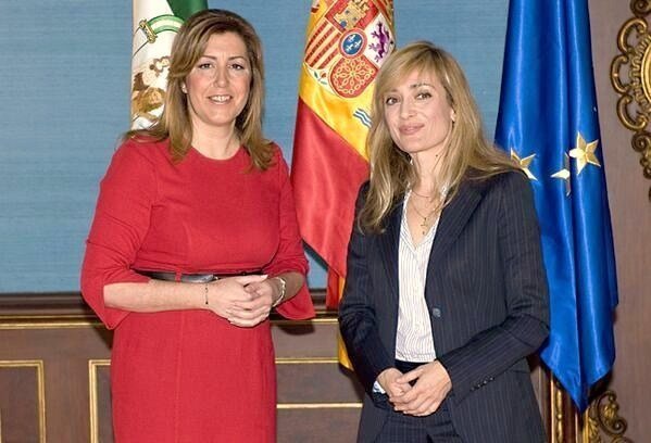 La presidenta de la Junta, Susana Díaz (izquierda), con la secretaria general de UGT Andalucía, Carmen Castilla (derecha).