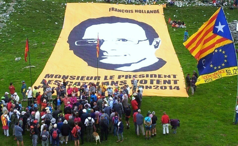 Acto de la Assemblea Nacional Catalana para pedir al presidente francés François Hollande que apoye el referéndum.