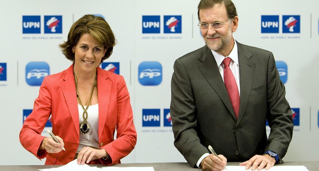 Yolanda Barcina y Mariano Rajoy firman un acuerdo entre UPN y PP para acudir juntos a las elecciones generales.
