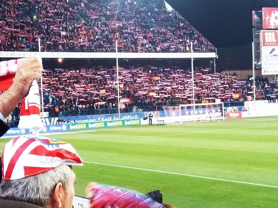 La grada del Frente Atlético en el Calderón, durante el partido contra el Real Madrid.