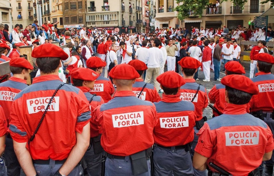 Agentes de la Policía Foral de Navarra en los Sanfermines de Pamplona.