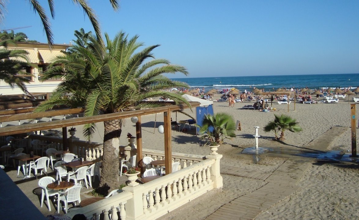 Establecimientos hosteleros en la playa de Benicássim (Castellón).