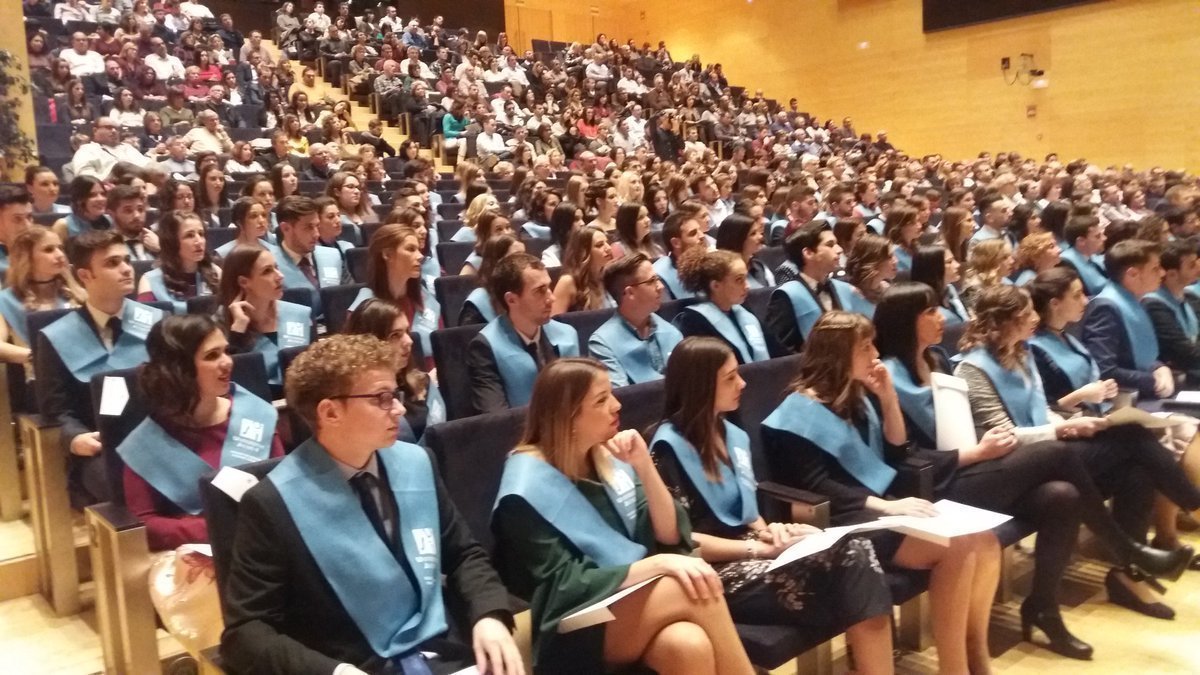 Alumnos graduados a la Universidad Jaume I de Castellón.