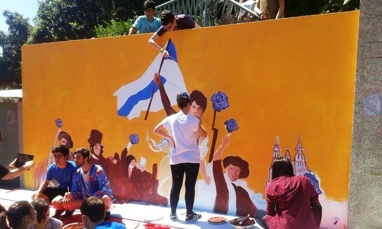 Mural en Moaña pintado por el Día de las Letras Gallegas.