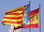 Senyera valencia sobre la bandera de España.