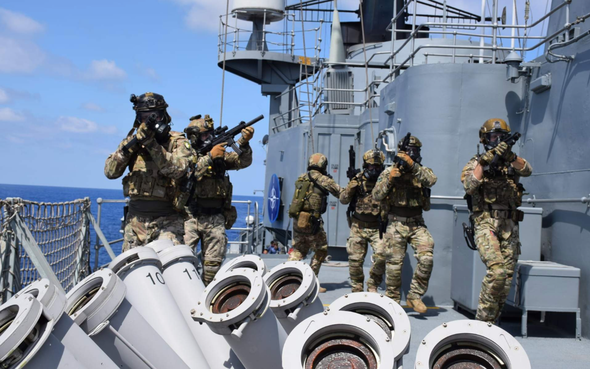 Militares rumanos en la operación Sea Guardian de la OTAN.